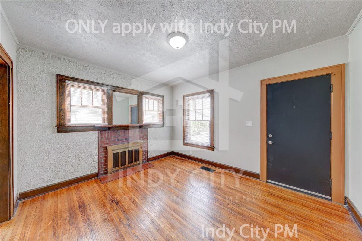 953 N Linwood Ave #1 - Photo 3 of 23