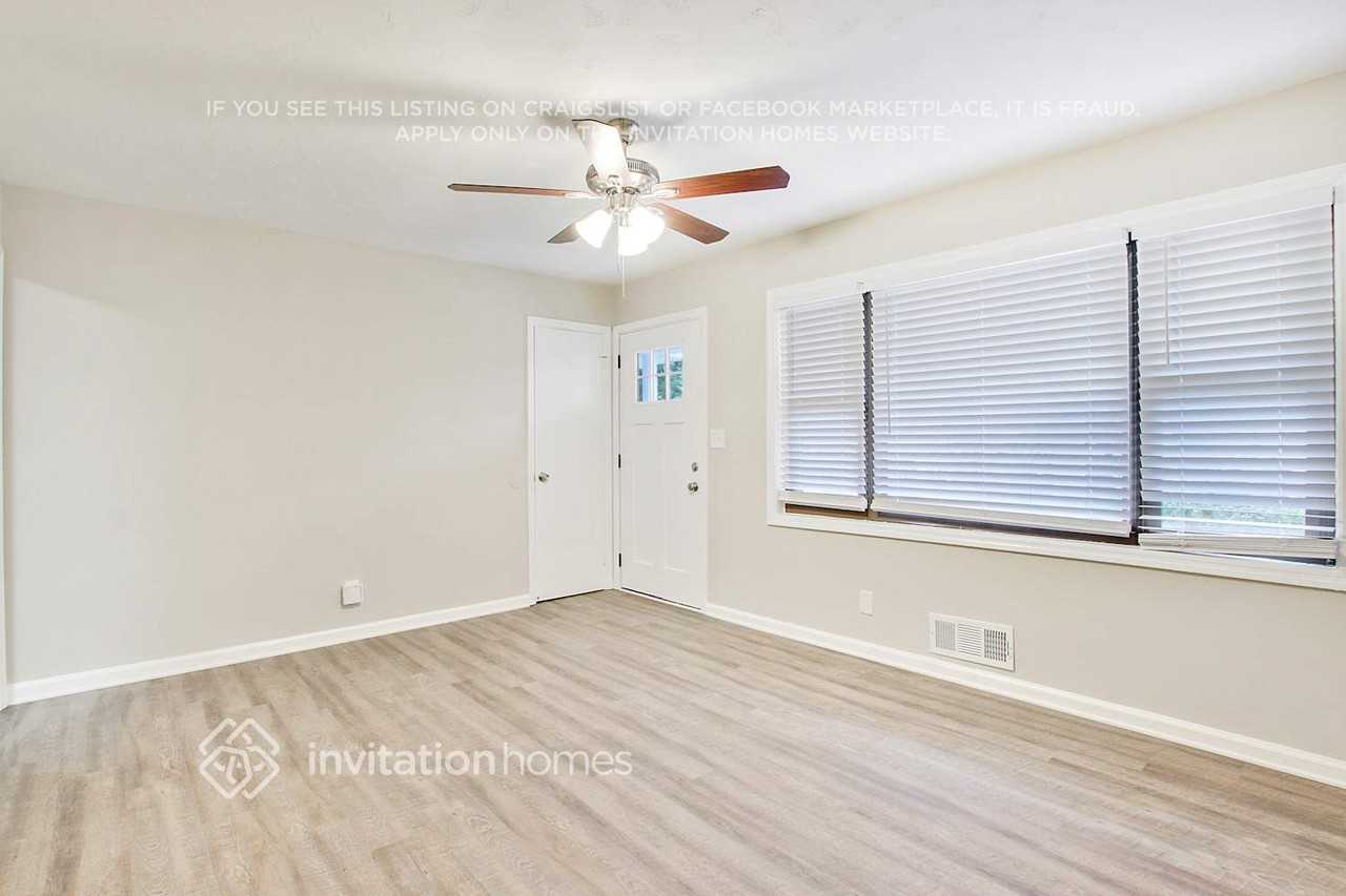 4596 Sahara Dr Sw - Photo 4 of 21