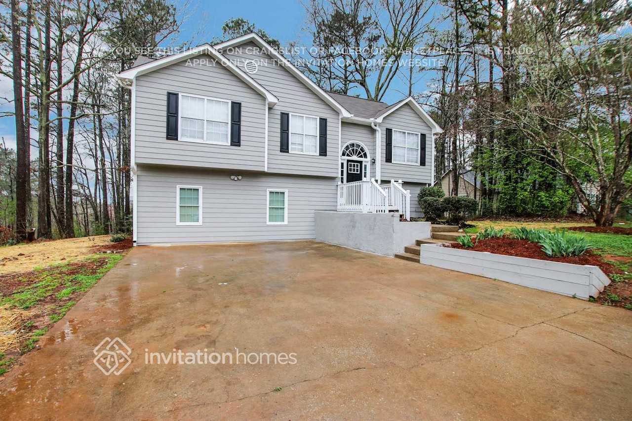 1815 Independence Dr - Photo 2 of 25