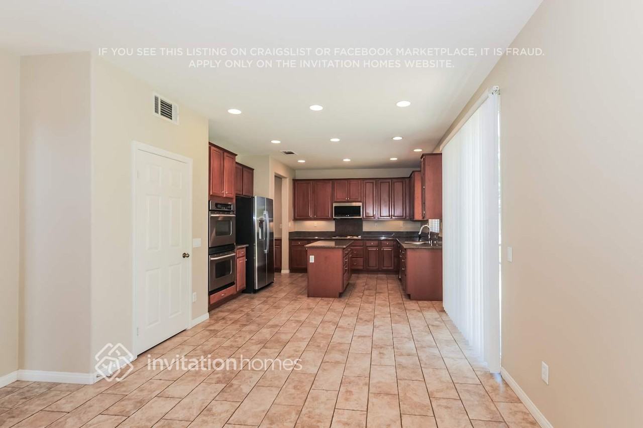 1066 Queen Annes Ln - Photo 7 of 18