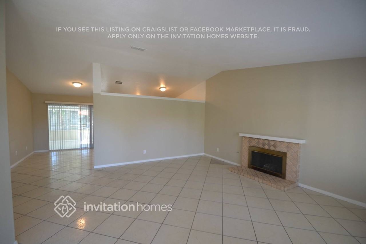 1238 W Hawthorne St - Photo 4 of 8