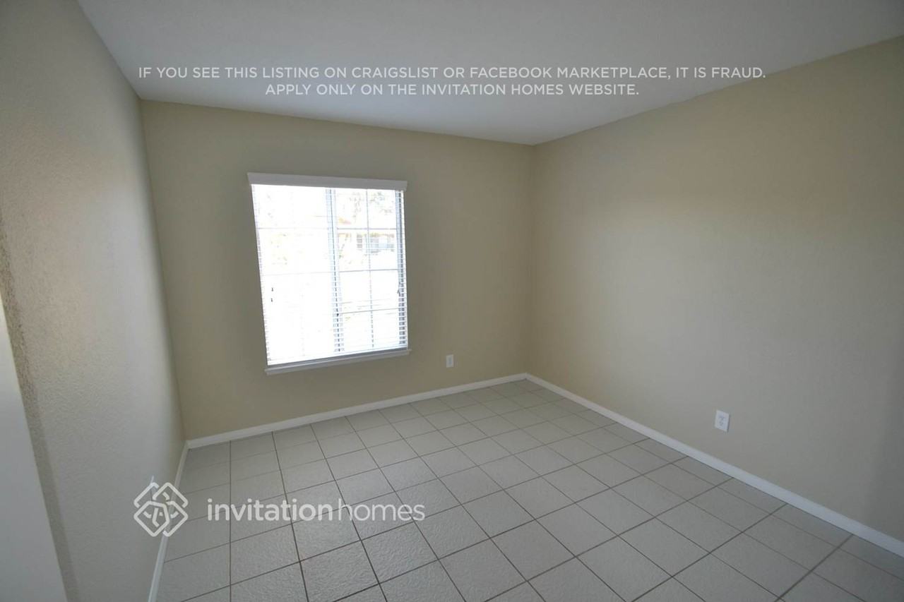 1238 W Hawthorne St - Photo 6 of 8