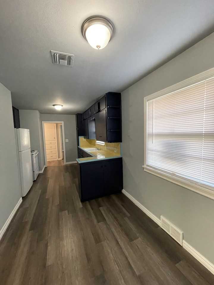 722 Nw 32nd St #1 - Photo 5 of 17