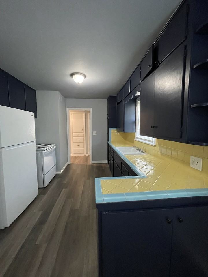 722 Nw 32nd St #1 - Photo 6 of 17