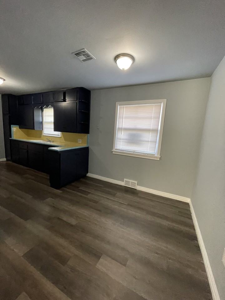 722 Nw 32nd St #1 - Photo 7 of 17