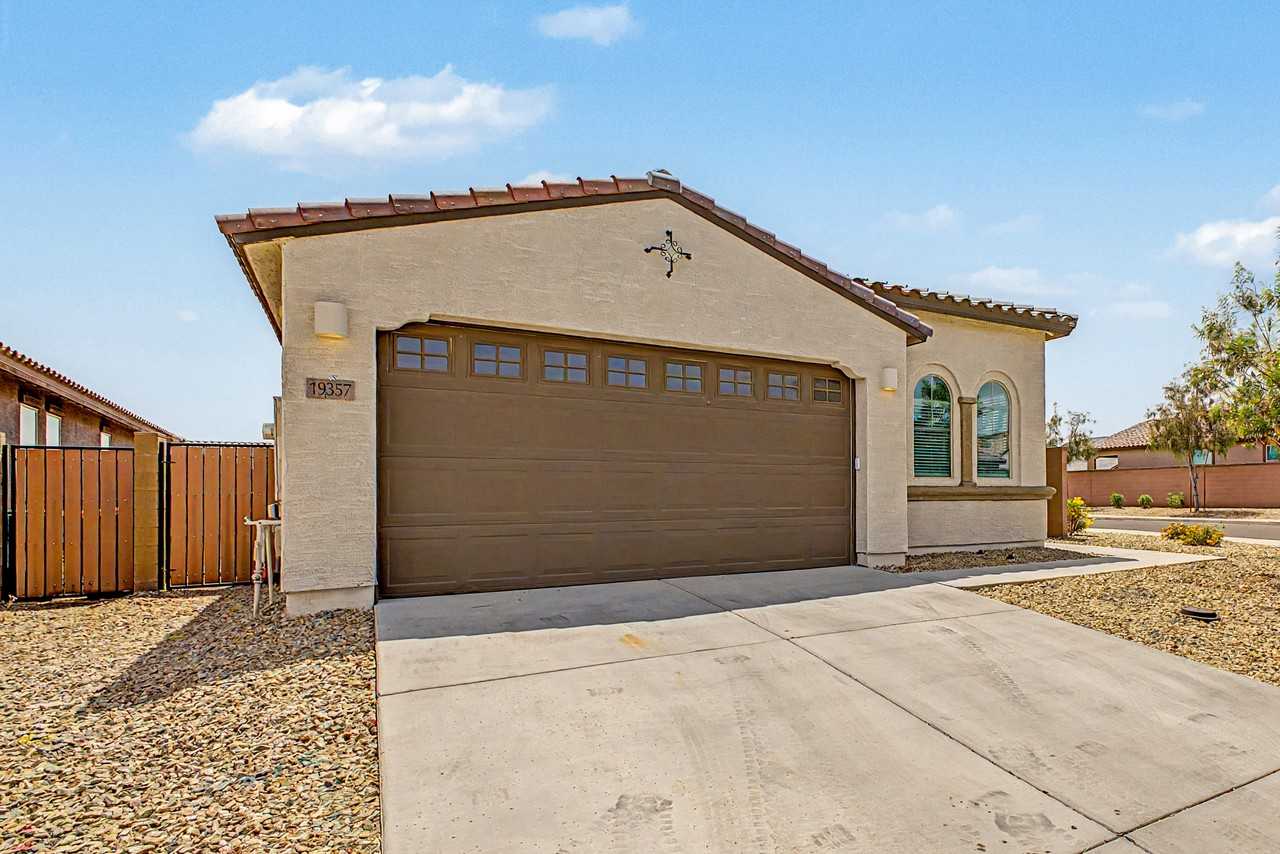 19357 W Highland Ave #1 - Photo 2 of 36