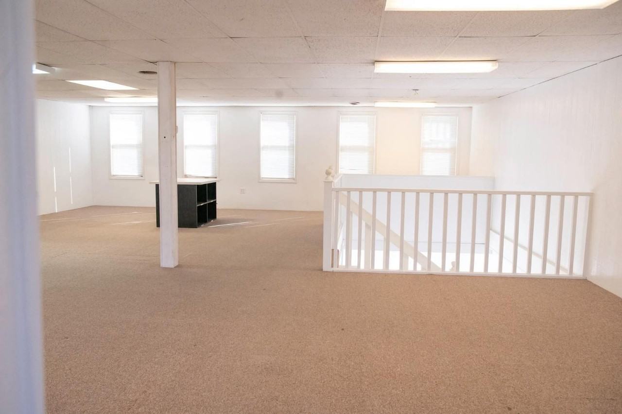 109 E 18th St #109 - Photo 7 of 22