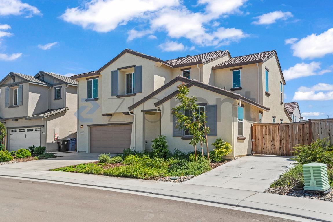 3286 Deer Oak St - Photo 2 of 32