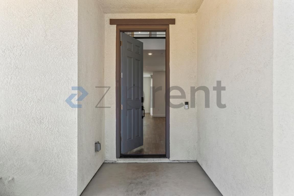 3286 Deer Oak St - Photo 4 of 32