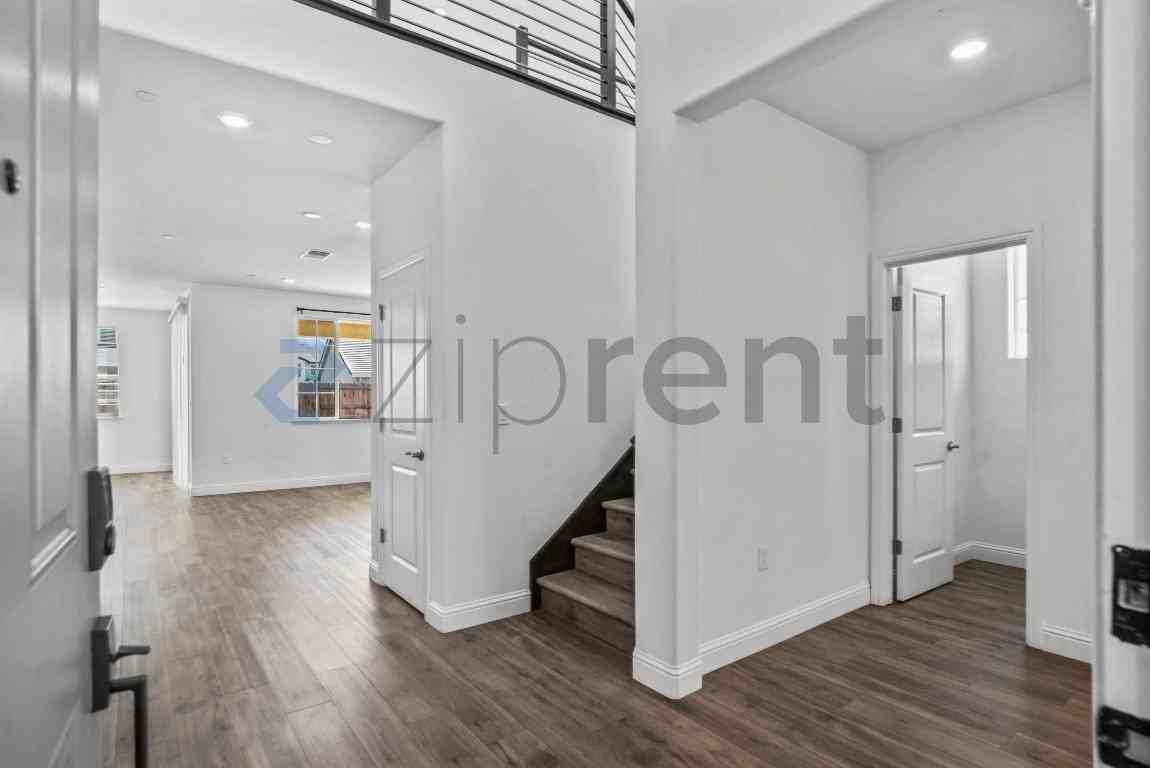 3286 Deer Oak St - Photo 5 of 32