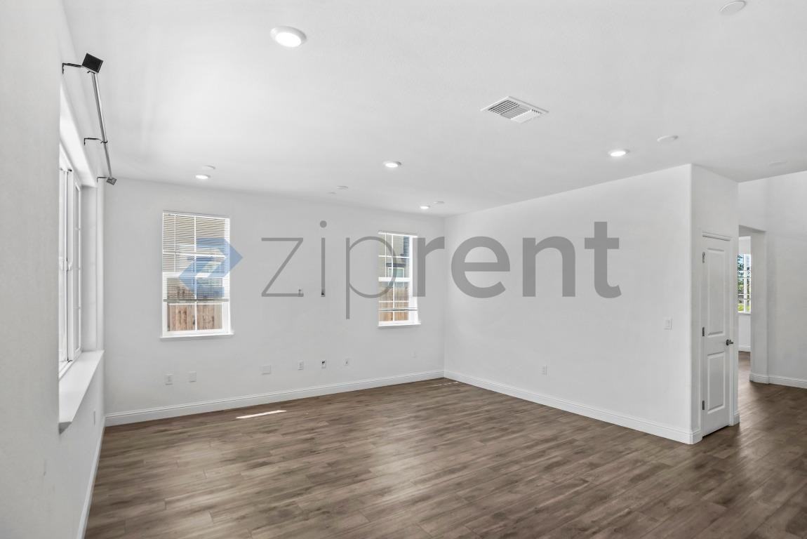 3286 Deer Oak St - Photo 7 of 32