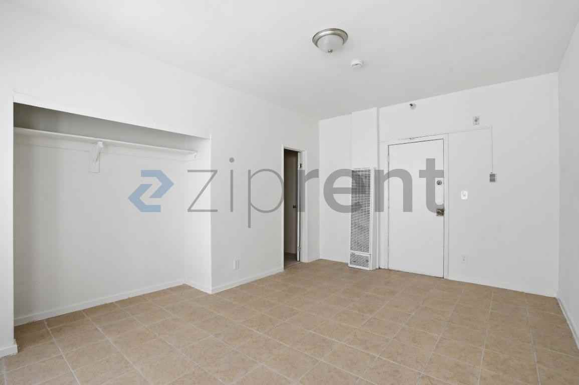 1513 W 12th Pl #4 - Photo 6 of 11