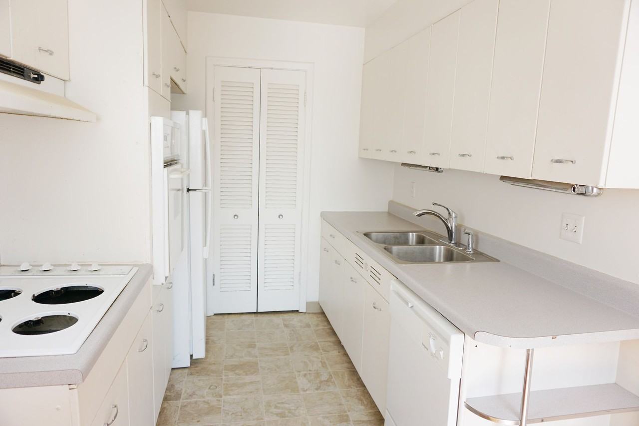 Harney Square Apartments - Photo 5 of 46