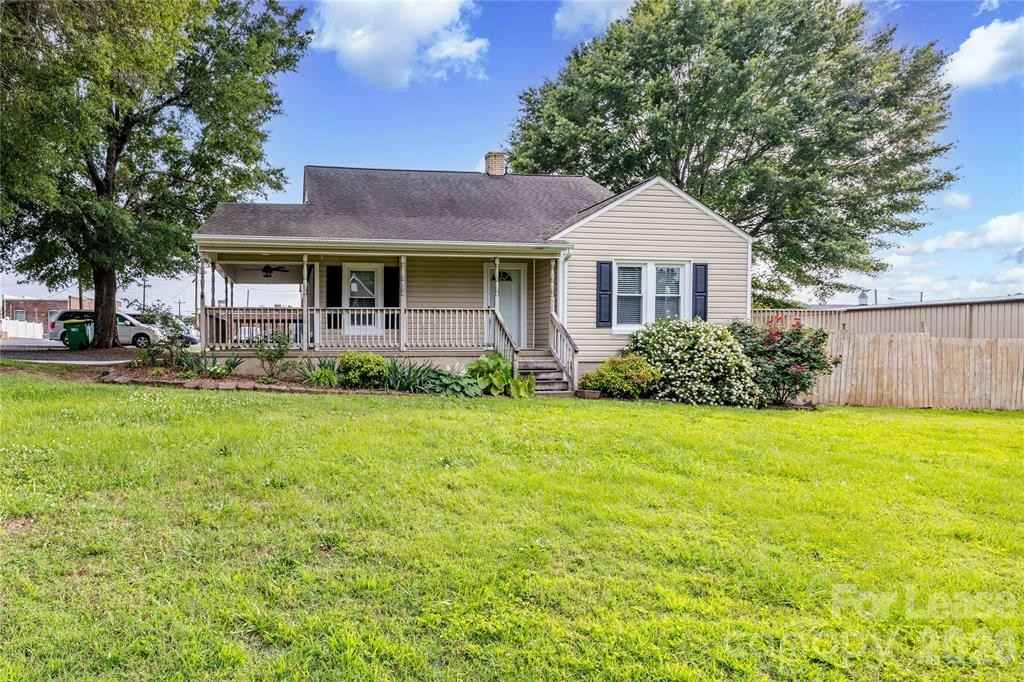 123 E 2nd St #1 - Photo 3 of 37