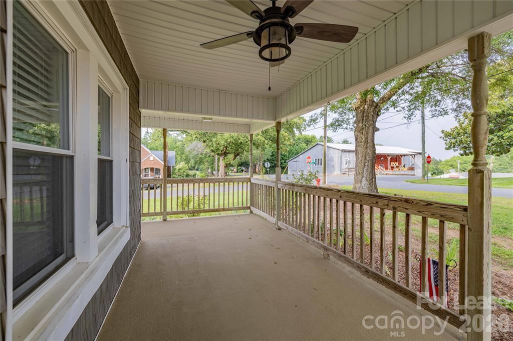 123 E 2nd St #1 - Photo 5 of 37