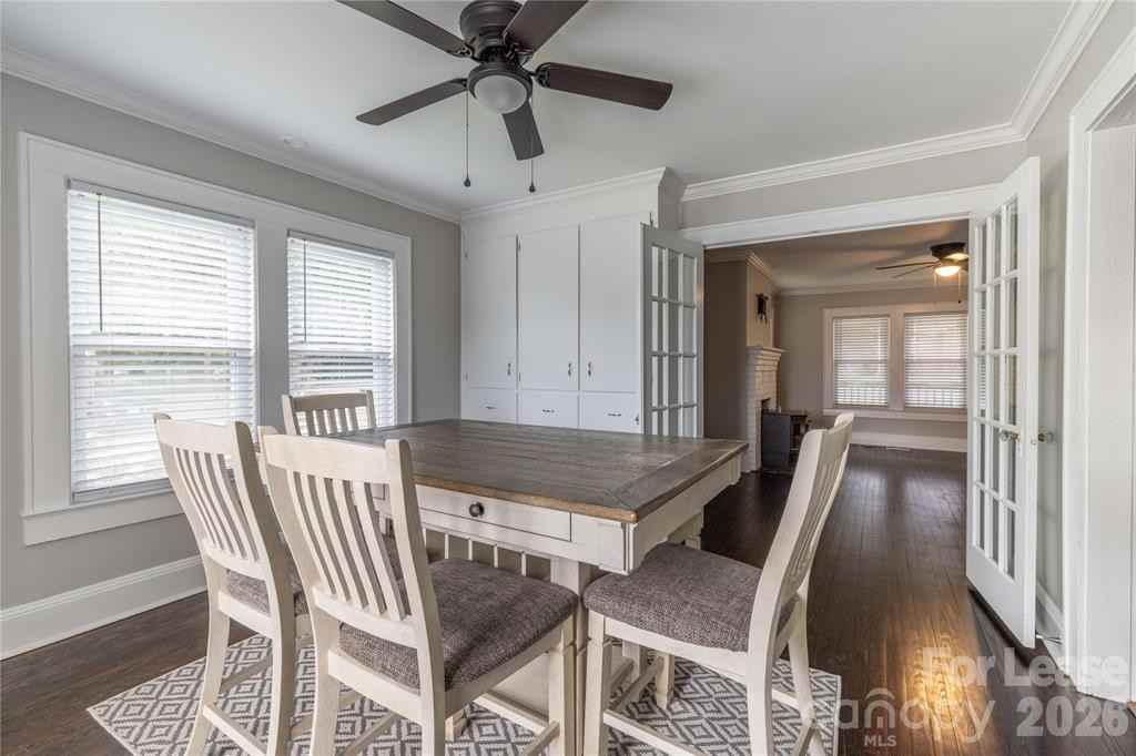 123 E 2nd St #1 - Photo 7 of 37