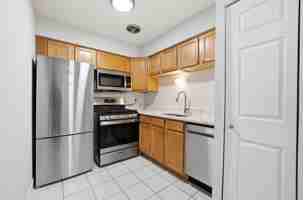 featured image of 6758 N Sheridan Rd