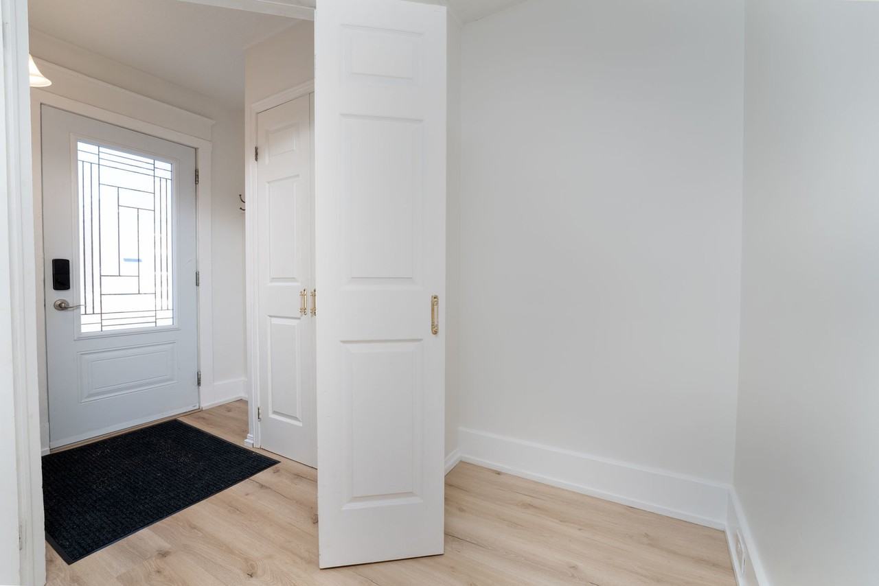 572 Chapel Street - Photo 2 of 17