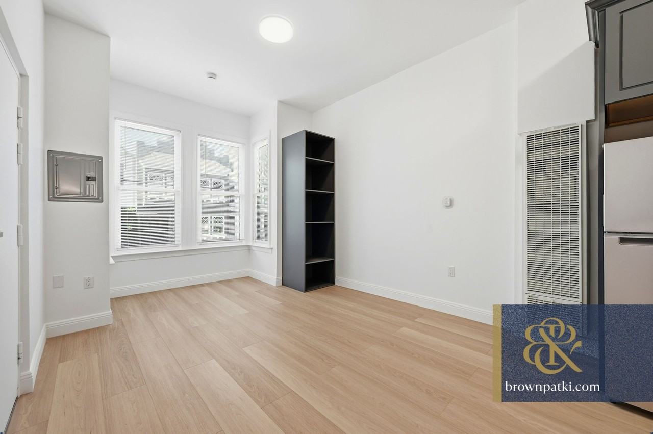 1103 Page St #A - Photo 3 of 11