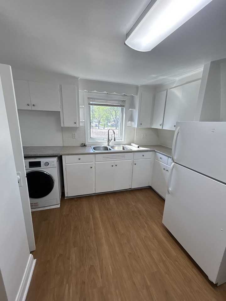 452 Notre Dame St - Photo 2 of 11