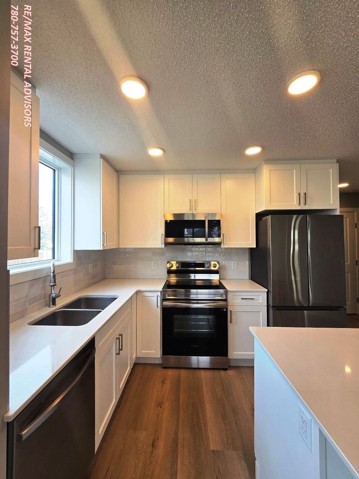 #128 12804 140 Avenue Northwest - Photo 4 of 17