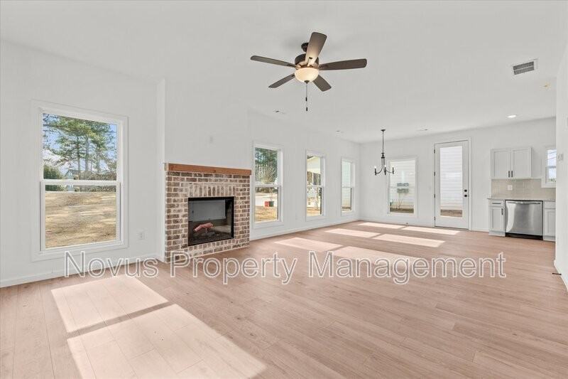 103 Carroll Cir - Photo 3 of 25