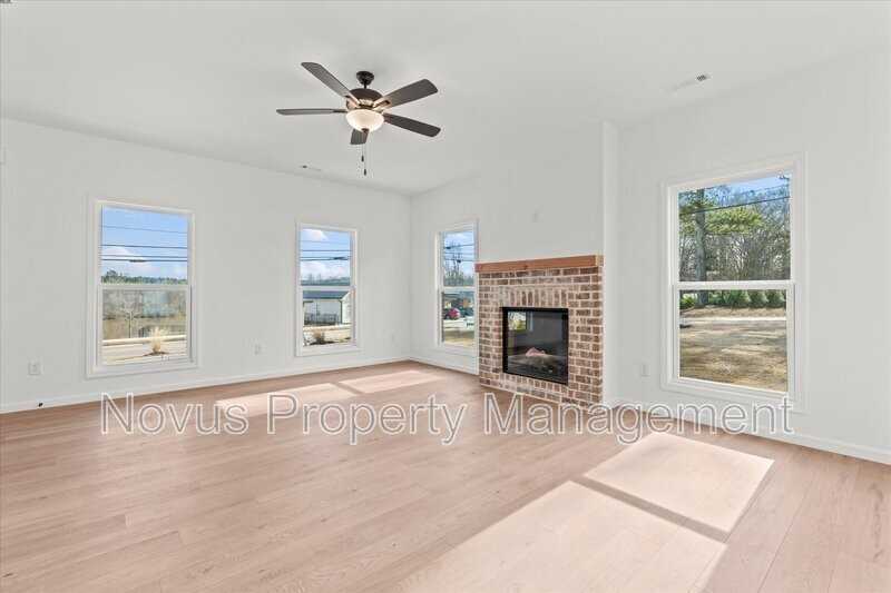 103 Carroll Cir - Photo 5 of 25