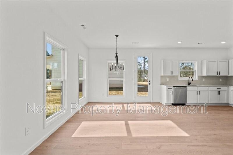 101 Carroll Cir - Photo 4 of 25