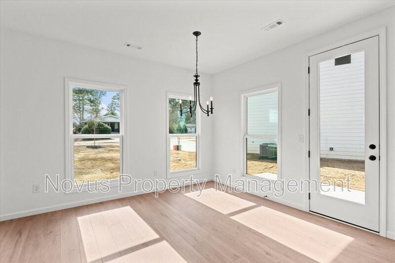 101 Carroll Cir - Photo 5 of 25