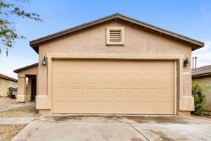 featured image of 1084 W Calle Del Libro Dorado