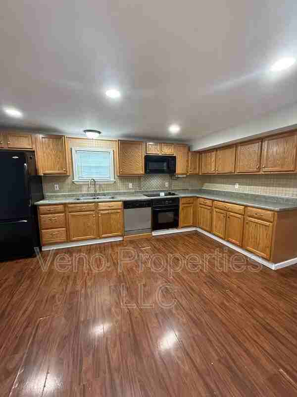 5 Lansing Rd - Photo 2 of 16