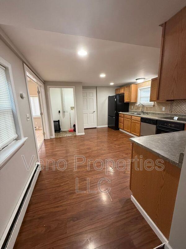 5 Lansing Rd - Photo 3 of 16