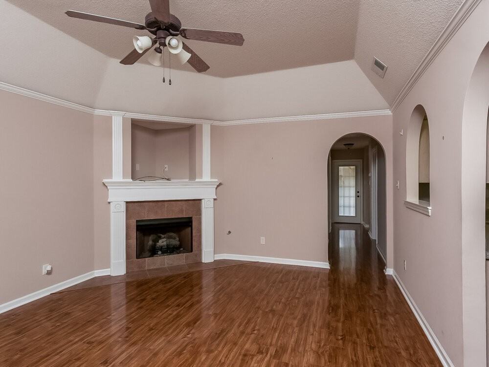 1596 Far Dr - Photo 2 of 12