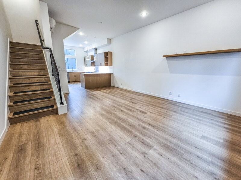 2425 S Plum St - Photo 2 of 18