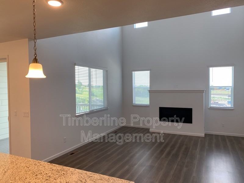 811 Marine Corps Dr - Photo 2 of 24