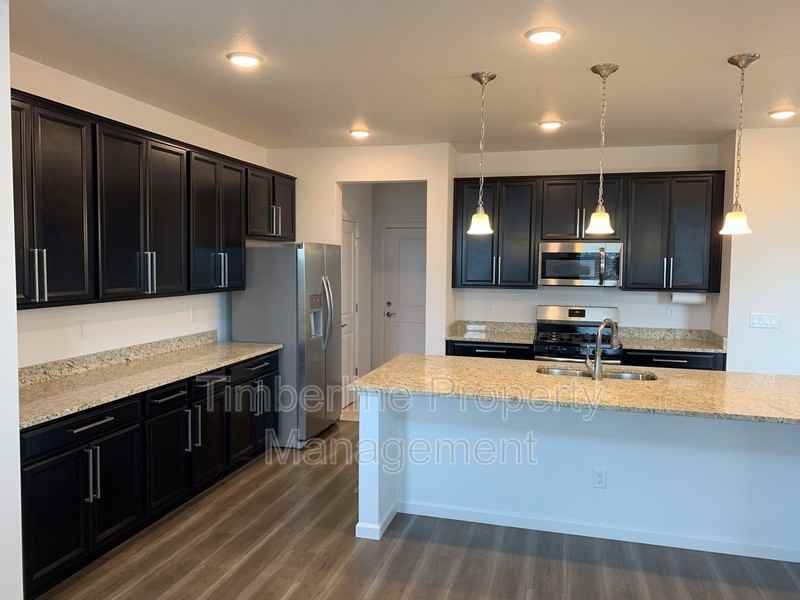 811 Marine Corps Dr - Photo 4 of 24