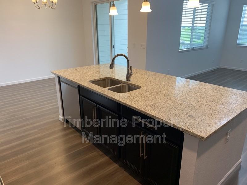 811 Marine Corps Dr - Photo 7 of 24