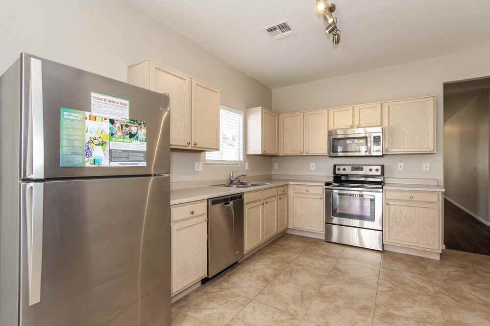 13148 W Redfield Rd - Photo 4 of 15