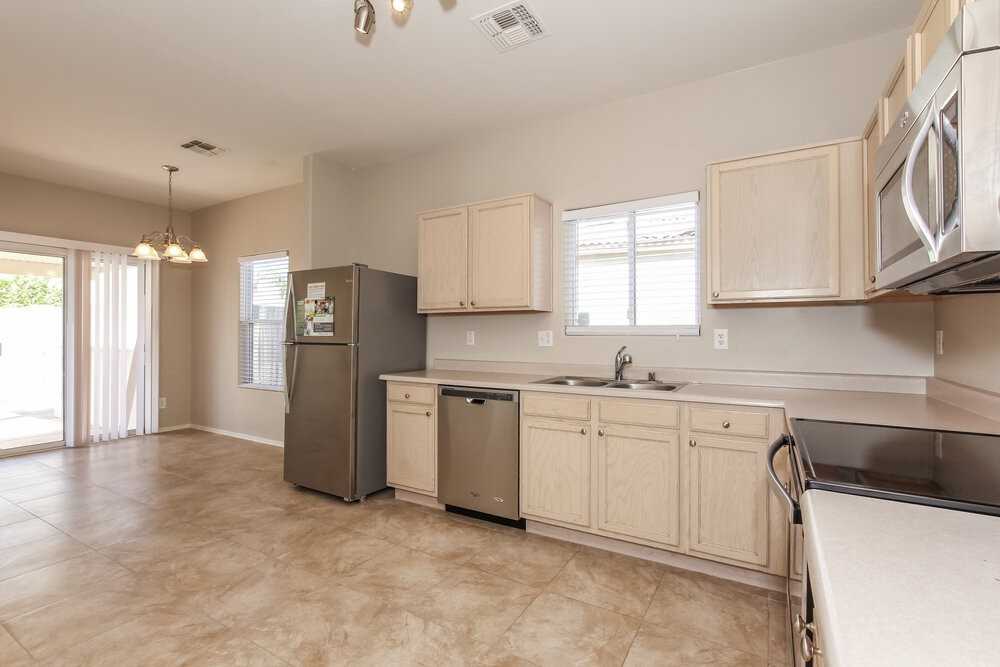 13148 W Redfield Rd - Photo 5 of 15