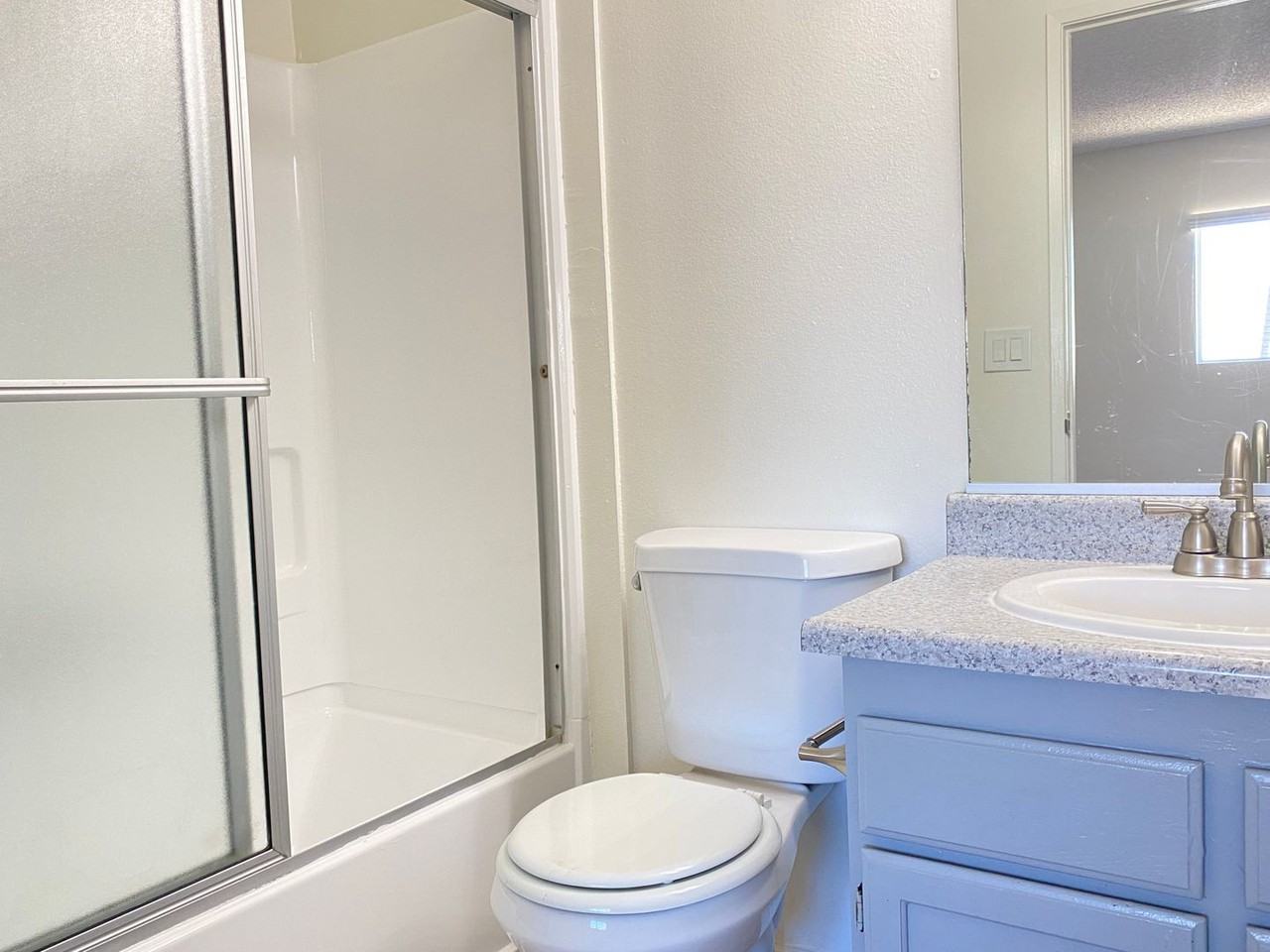 Farmdale Court Apartments - Photo 5 of 22
