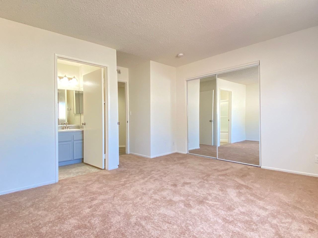 Farmdale Court Apartments - Photo 6 of 22