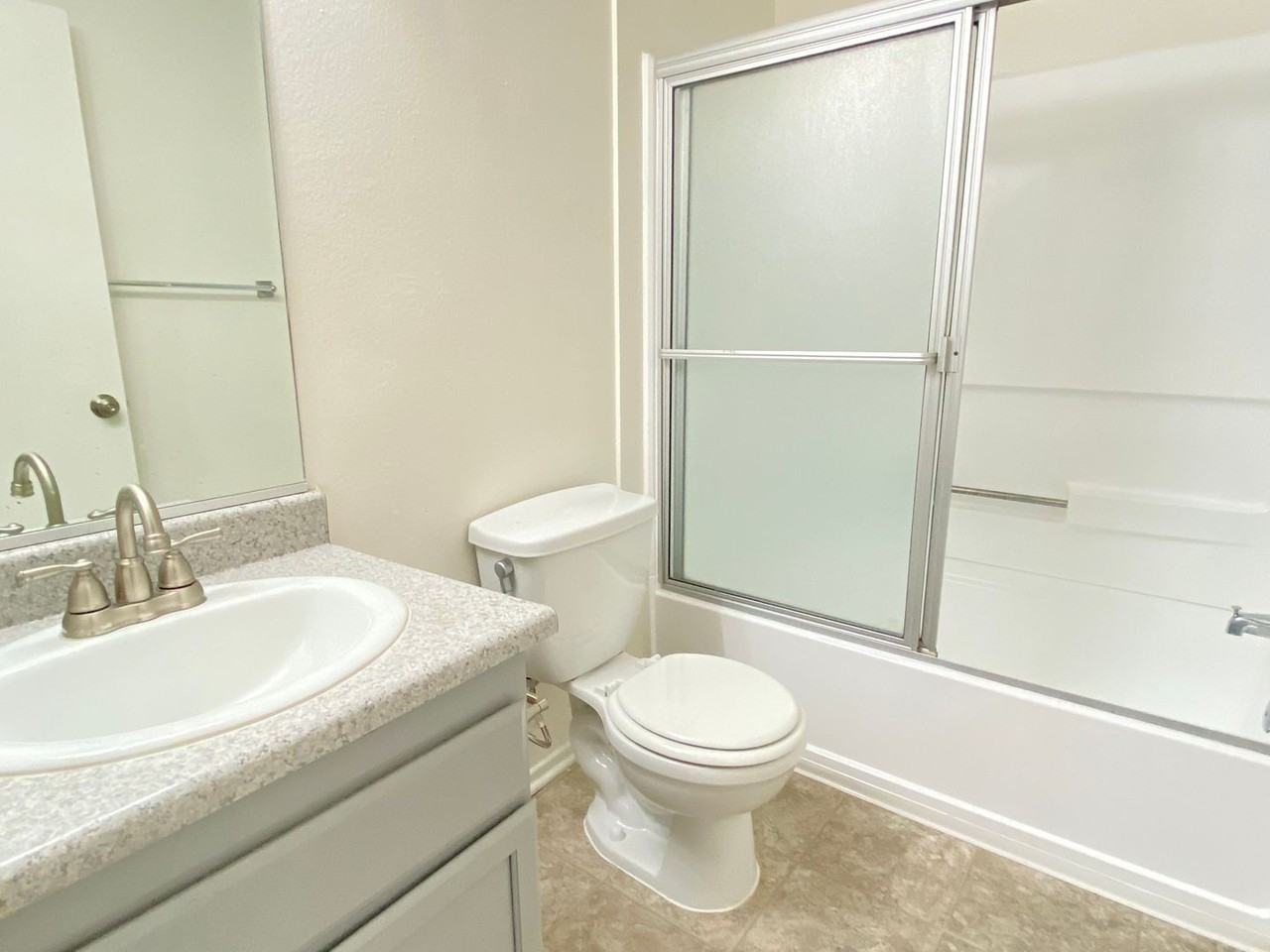 Farmdale Court Apartments - Photo 7 of 22