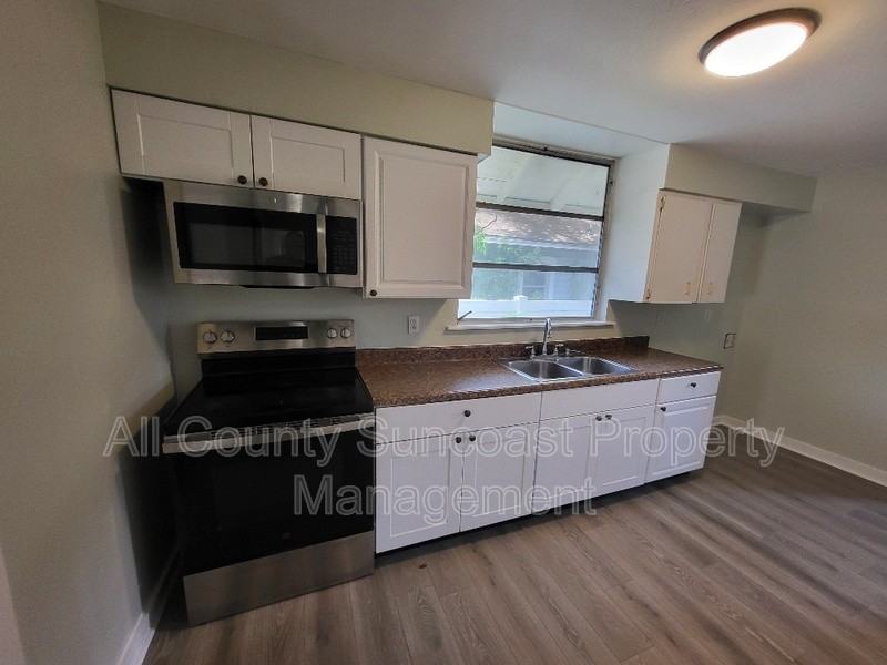 905 Lotus Path - Photo 2 of 14