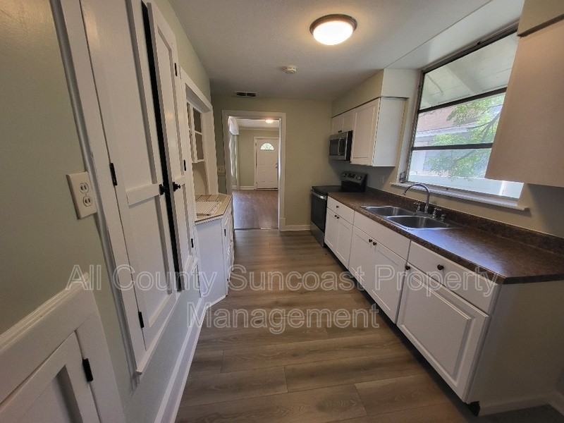 905 Lotus Path - Photo 3 of 14