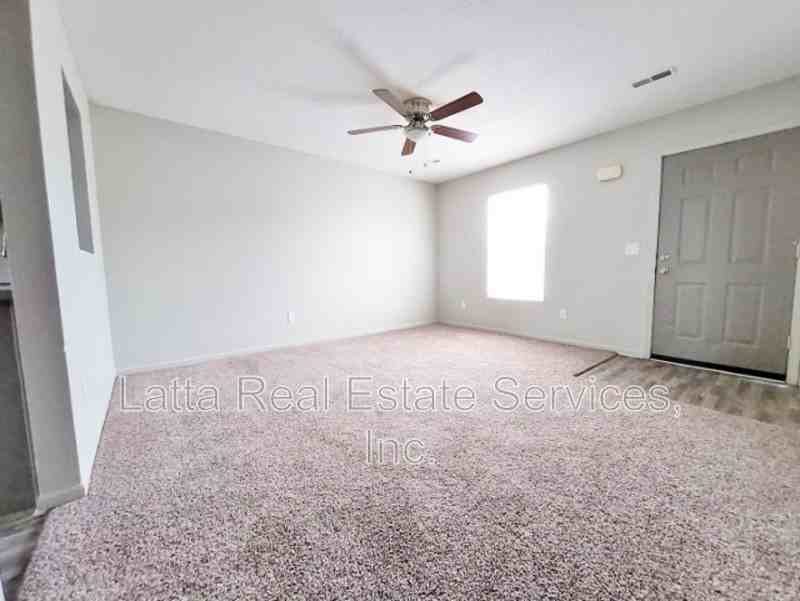 304 N 3rd St - Photo 2 of 7
