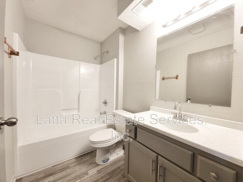 304 N 3rd St - Photo 6 of 7
