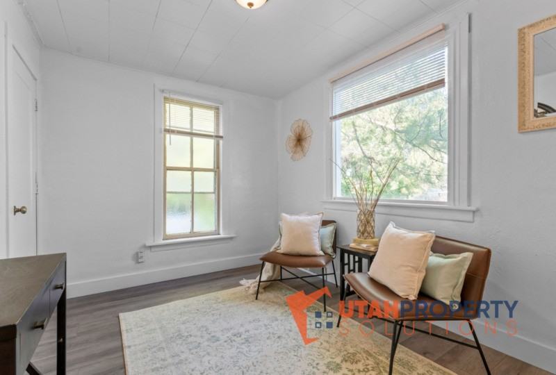 2263 S Green St - Photo 3 of 10