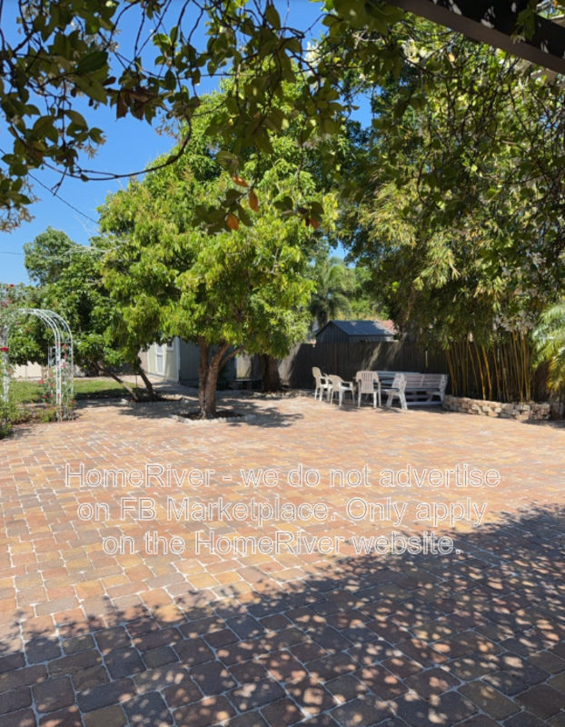 7154 63rd St N - Photo 4 of 9