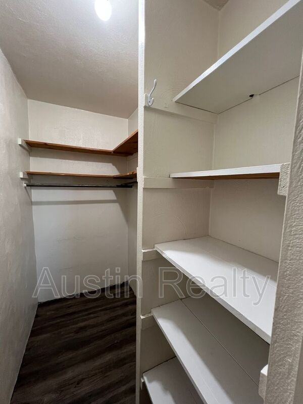 3706 Greenwood Blvd #20 - Photo 5 of 6