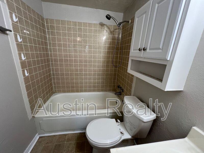 3706 Greenwood Blvd #20 - Photo 6 of 6